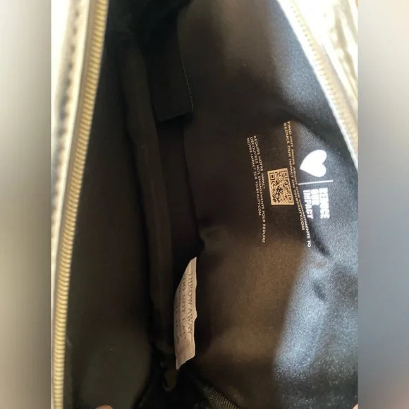 YSL Touche Éclat Blur Primer, Mon Paris Lotion, Cosmetic Pouch Bundle - New - Picture 6 of 7